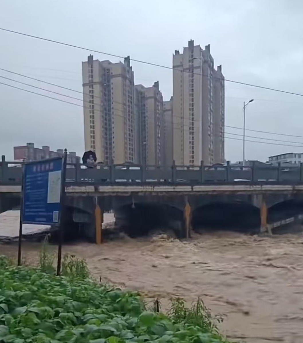 ▲龙山县遭遇特大暴雨