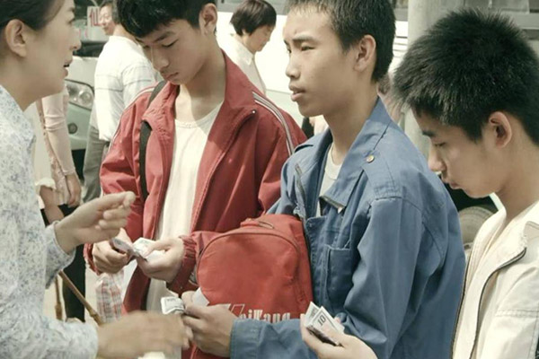 急招一天一结临时工，300元一天也是有诈的-第1张图片