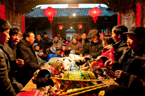 在石仓古民居一带，每年元宵节山边马灯总会在各村巡回演出。