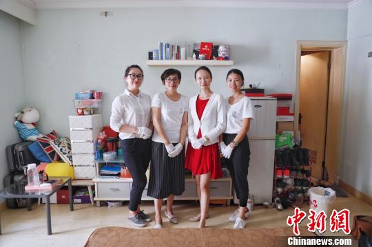 经过2年多的发展，韩艺恩现在拥有了6、7名核心团队，还有60多名学员。　张亨伟 摄
