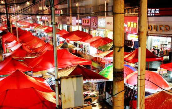 图注：安顺夜市一条街